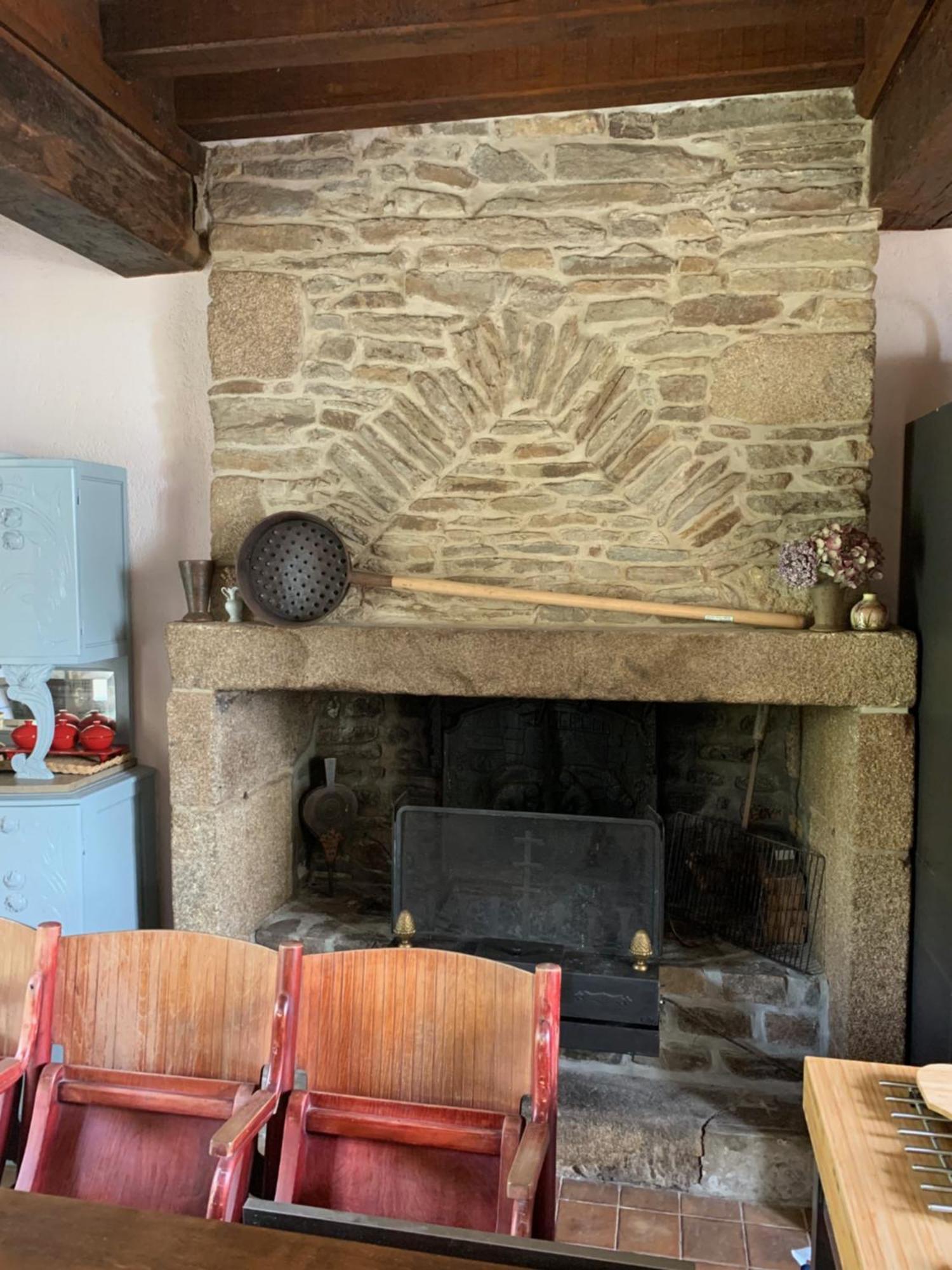 Le Petit Manoir Bed & Breakfast Isigny-le-Buat Exterior photo